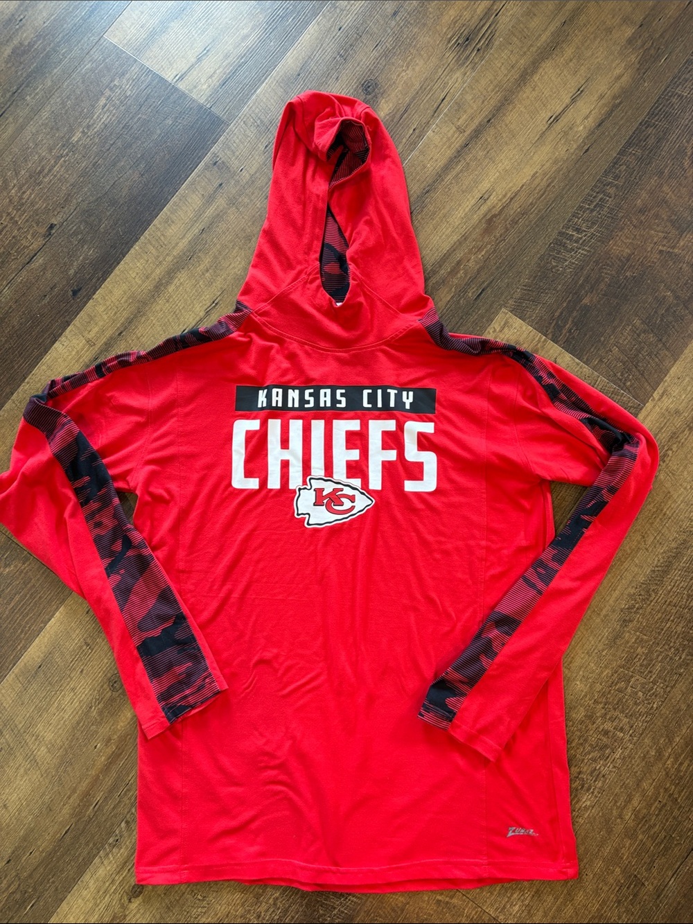 Team Apparel Red Kansas City Chiefs Long Sleeve Hooded Tee with Camo Sleeves